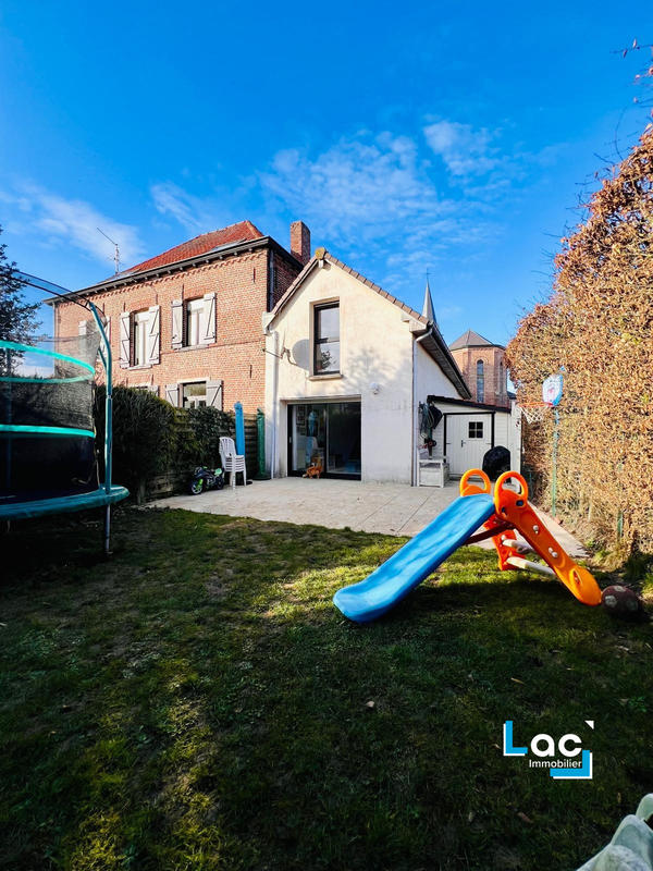 Maison - 90 m² - 5 pièces