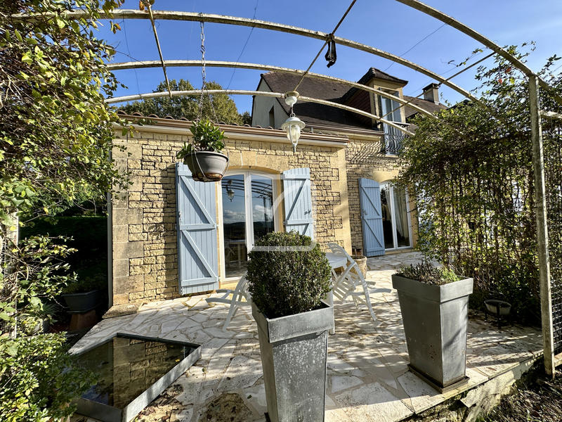 Maison - 201 m² - 6 pièces