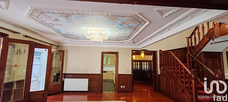 Maison - 300 m² - 12 pièces