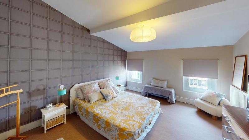 Maison - 300 m² - 8 pièces