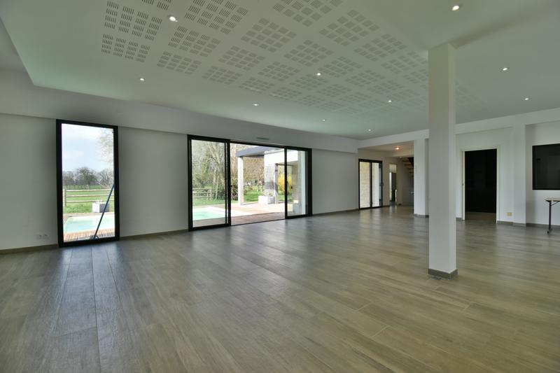 Maison contemporaine - 285 m² - 7 pièces