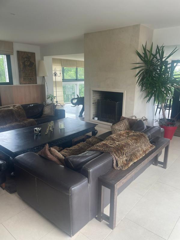 Maison - 250 m² - 10 pièces