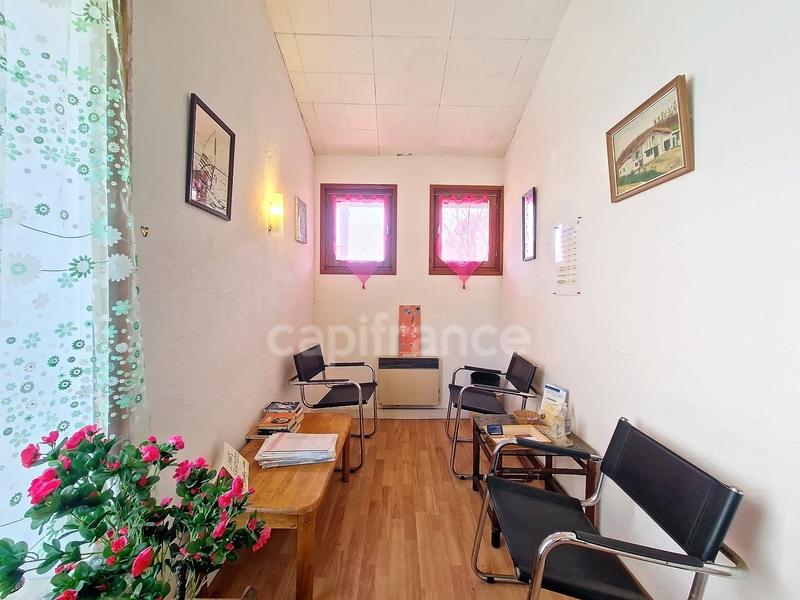 Local commercial - 193 m² - 7 pièces