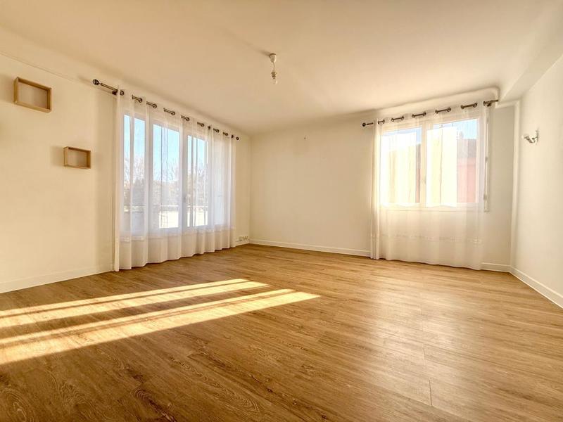 Maison - 214 m² - 12 pièces