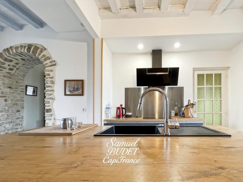 Maison - 245 m² - 7 pièces