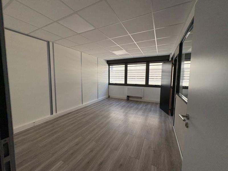 Bureau - 64 m²