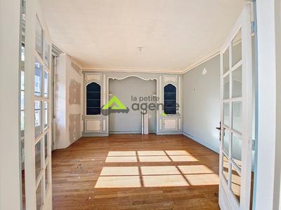 Maison - 275 m² - 10 pièces