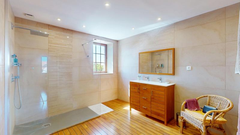 Villa - 250 m² - 7 pièces