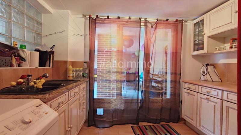 Maison - 300 m² - 6 pièces