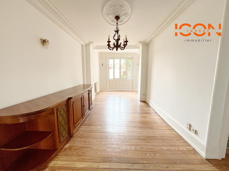 Maison - 217 m² - 8 pièces