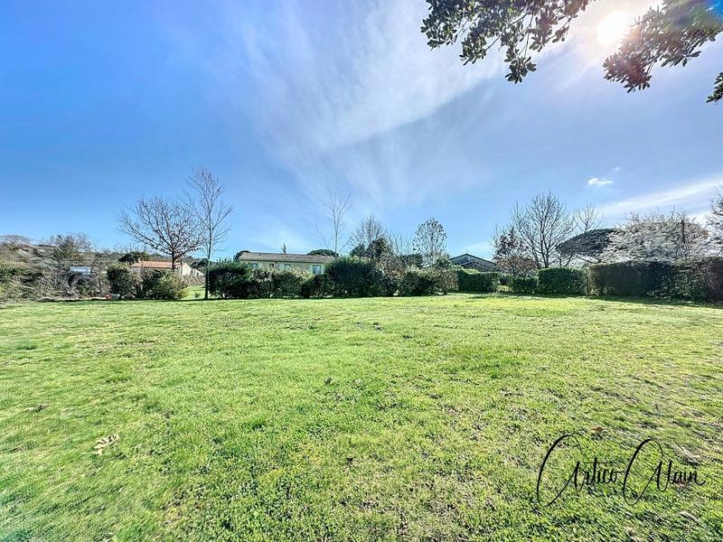 Terrain constructible - 938 m²