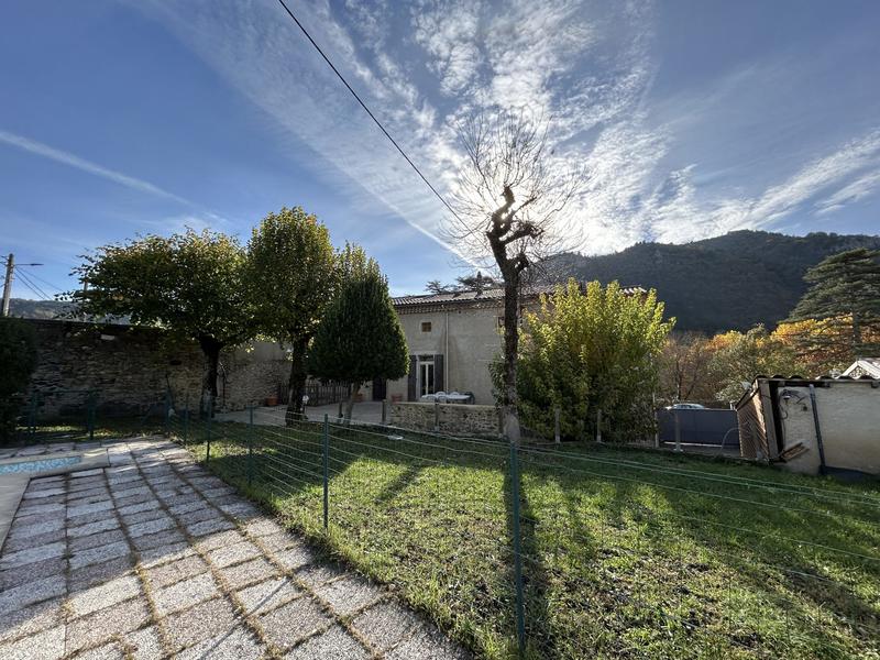 Maison - 306 m² - 13 pièces