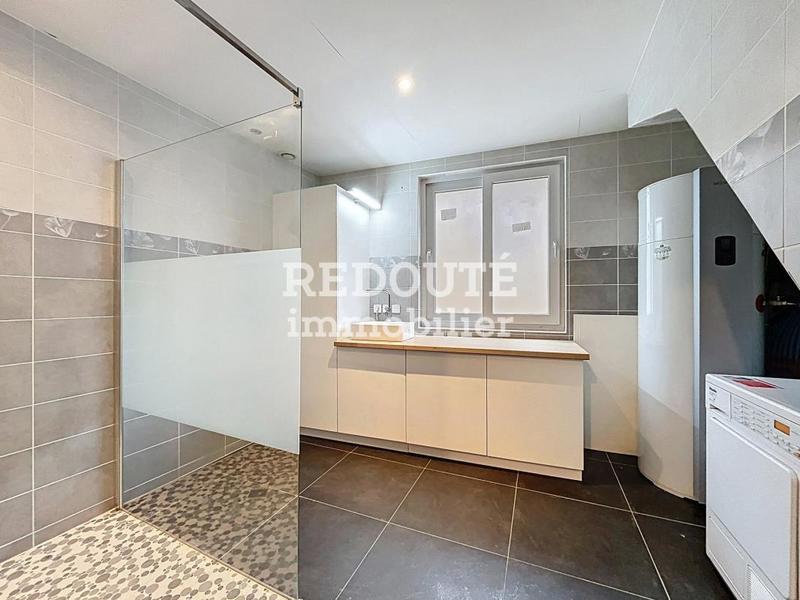 Maison - 236 m² - 8 pièces