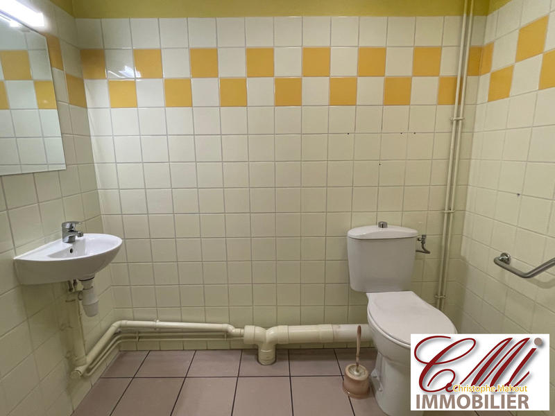 Local commercial - 95 m² - 4 pièces