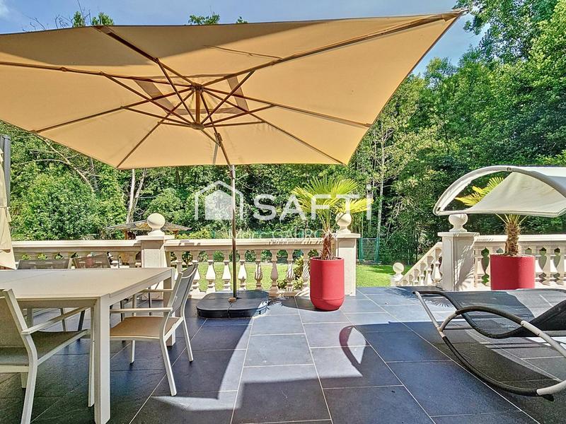 Maison de maîtres - 380 m² - 8 pièces