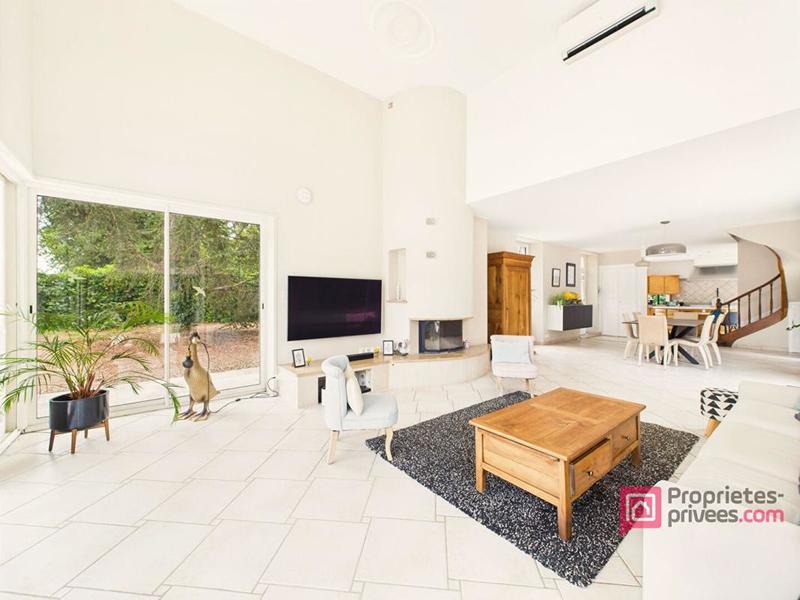 Propriété - 300 m² - 7 pièces