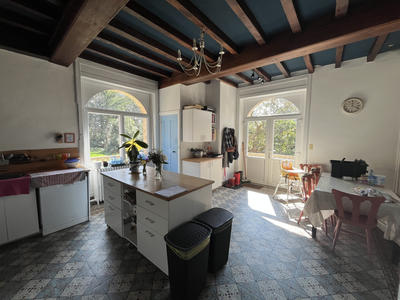 Maison - 408 m² - 13 pièces