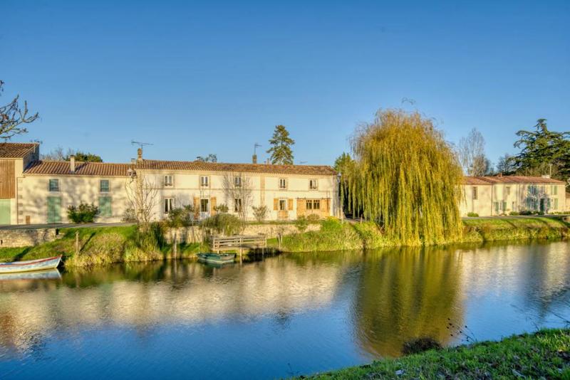 Demeure - 340 m² - 14 pièces