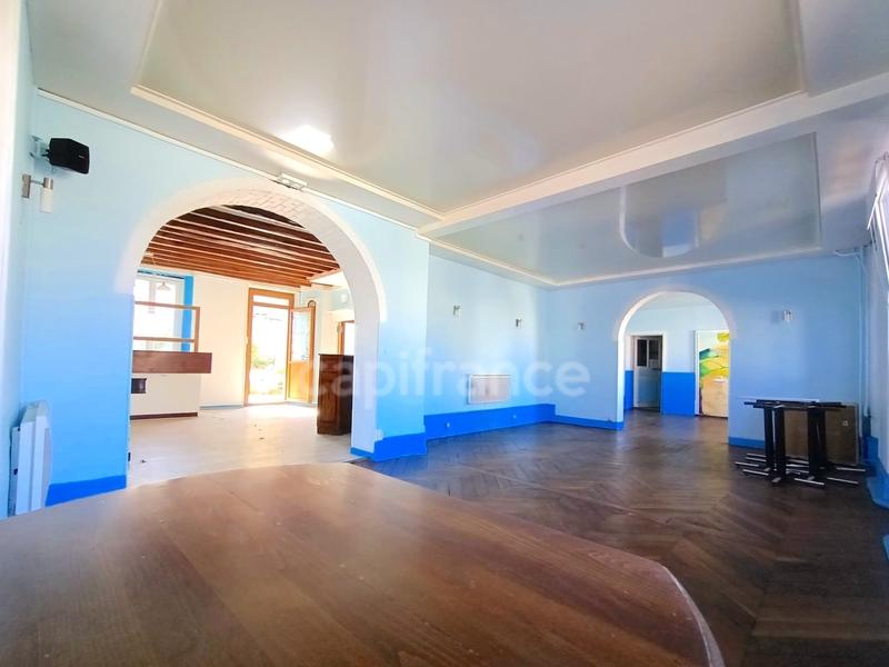 Maison - 370 m² - 13 pièces