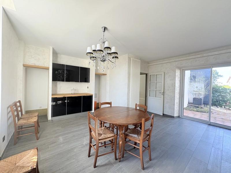 Maison - 564 m² - 16 pièces