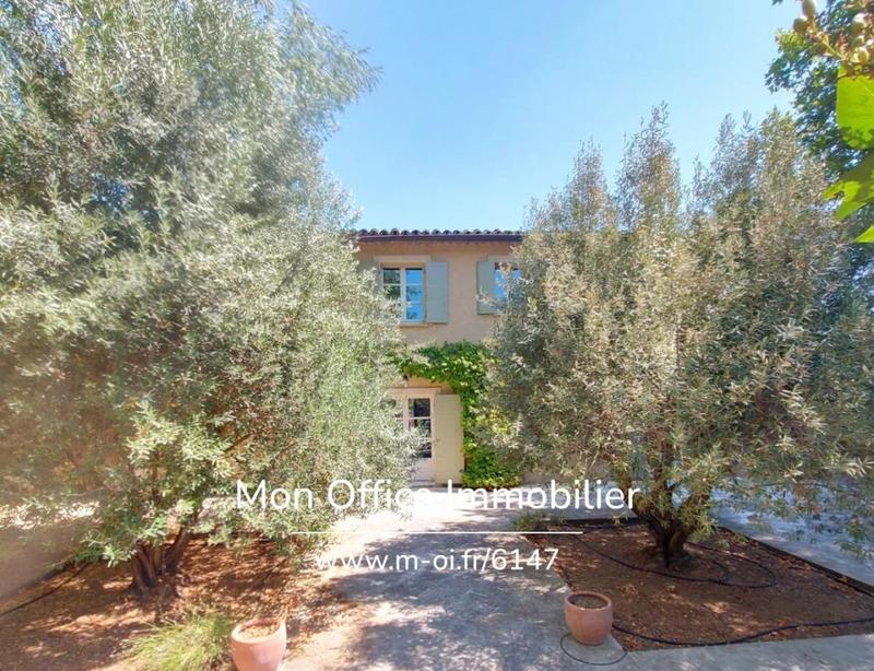 Propriété - 290 m² - 9 pièces