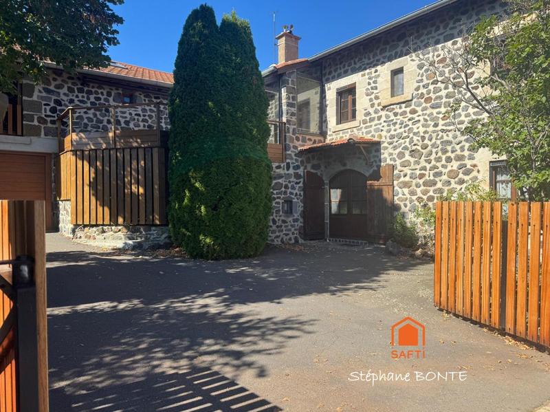 Maison - 210 m² - 6 pièces