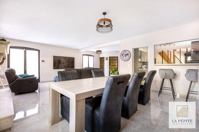 Villa - 267 m² - 10 pièces