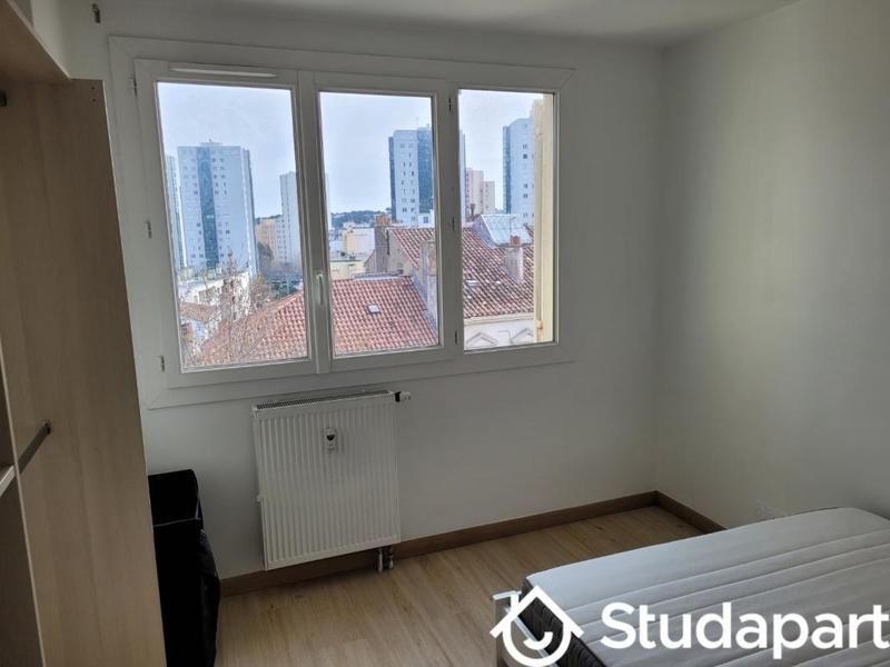 Chambre - 11 m² - 1 pièce