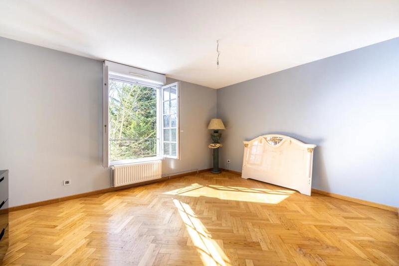 Maison - 220 m² - 7 pièces