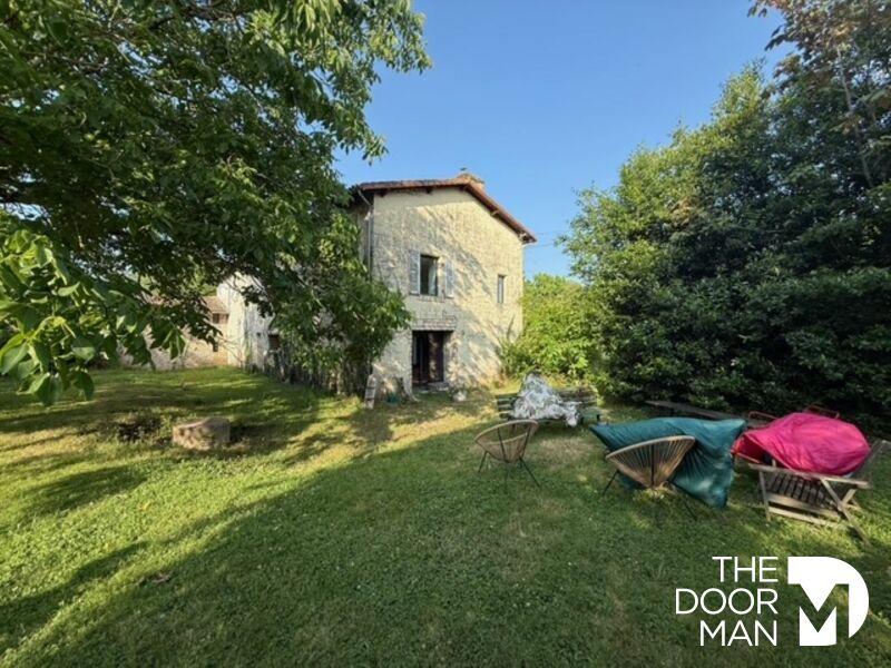 Maison en pierre - 270 m² - 8 pièces