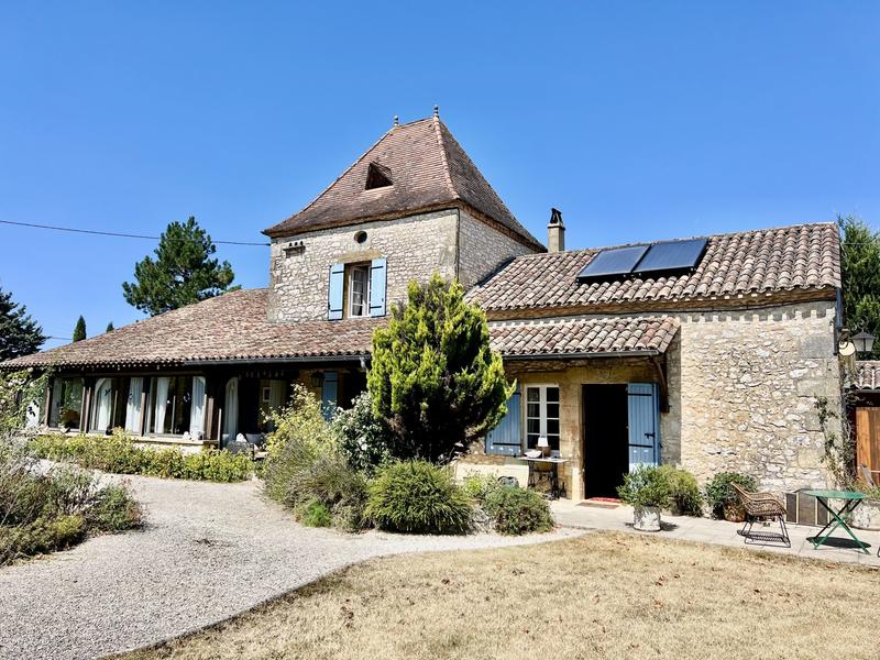 Maison - 221 m² - 6 pièces