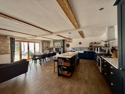 Maison - 550 m² - 29 pièces