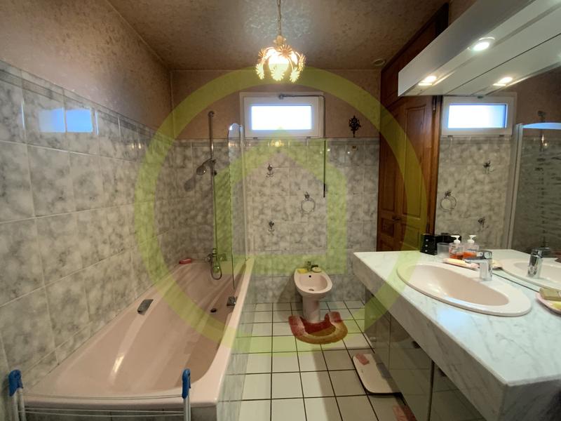 Maison - 130 m² - 8 pièces