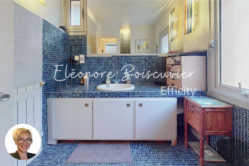 Maison - 241 m² - 8 pièces