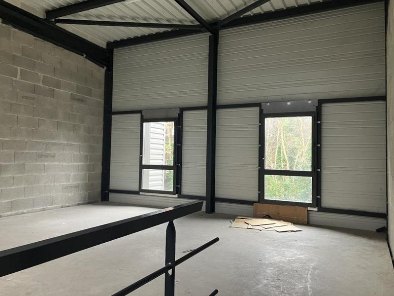 Entrepôt - 151 m² - 1 pièce