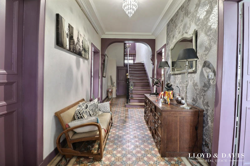 Maison - 455 m² - 13 pièces