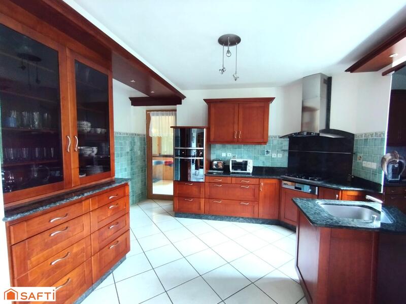 Maison - 228 m² - 6 pièces