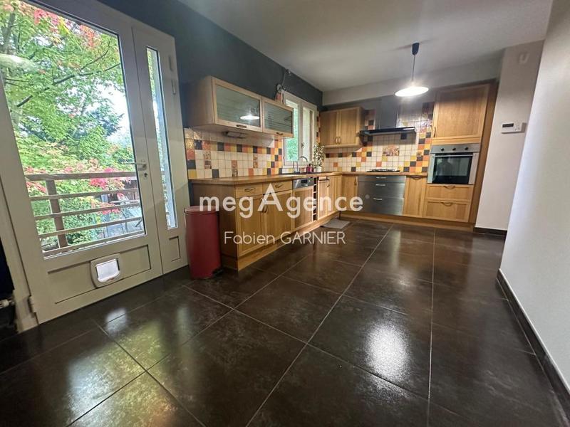 Maison - 182 m² - 9 pièces