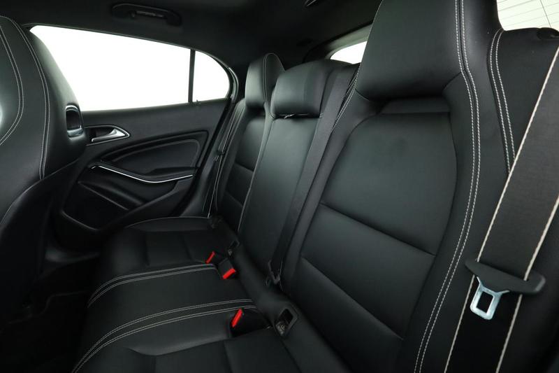 Mercedes Gla 200 Starlight Edition 7g-Dct 156 ch