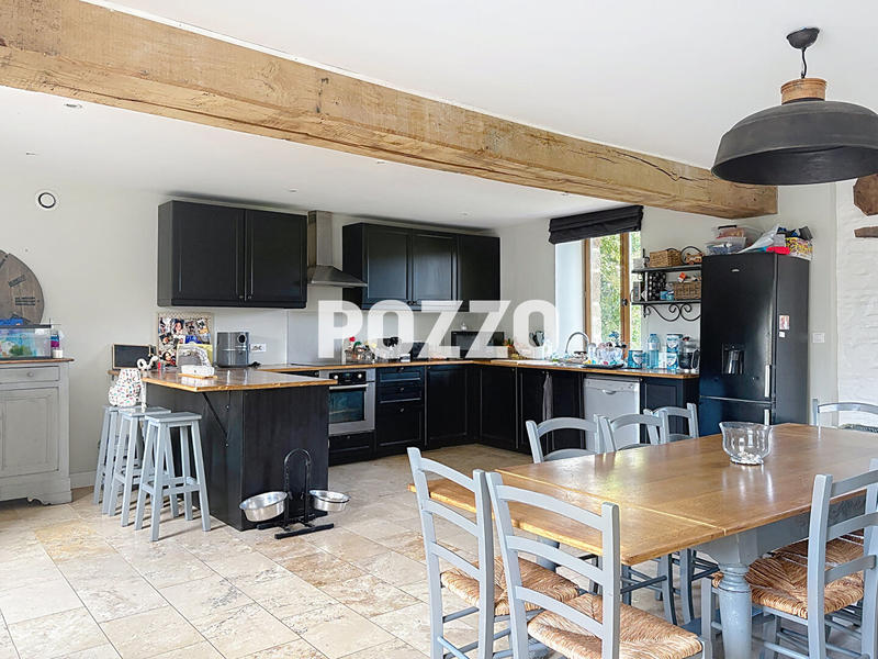 Maison - 234 m² - 7 pièces