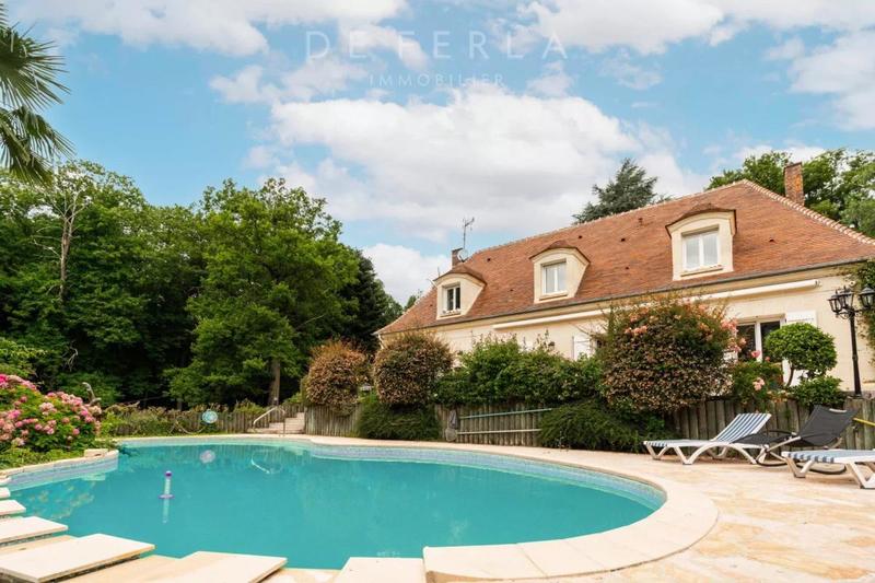 Demeure - 250 m² - 10 pièces