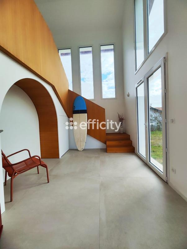 Pavillon - 265 m² - 7 pièces