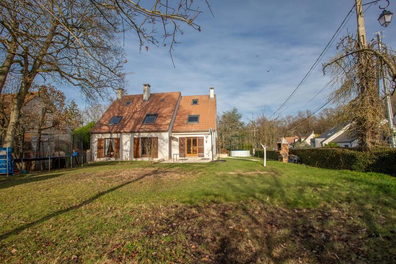 Maison - 261 m² - 9 pièces