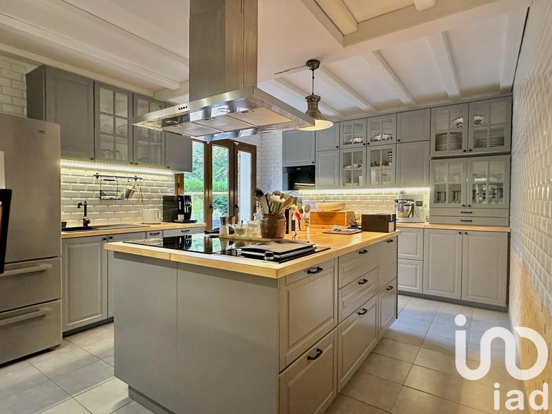 Maison - 250 m² - 11 pièces