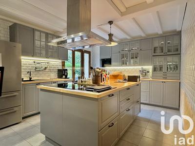 Maison - 250 m² - 11 pièces