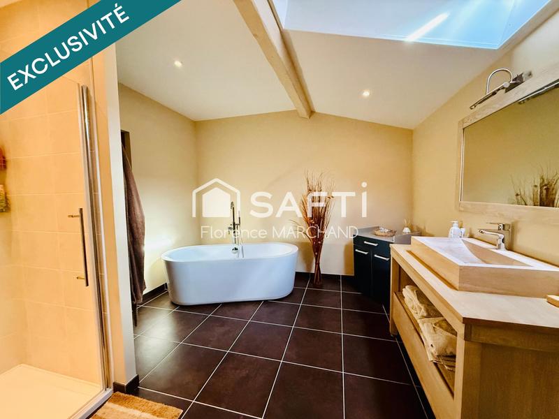 Maison - 286 m² - 10 pièces