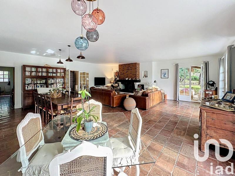 Maison - 270 m² - 6 pièces