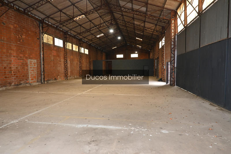 Parking / Garage - 550 m²