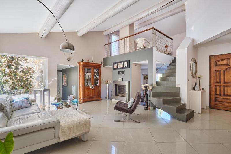 Maison - 220 m² - 6 pièces