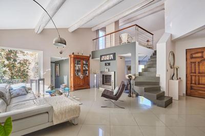 Maison - 220 m² - 6 pièces